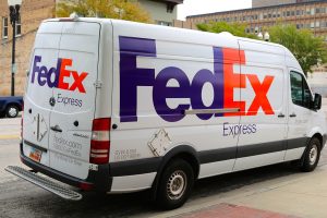 car, van, fedex-438029.jpg